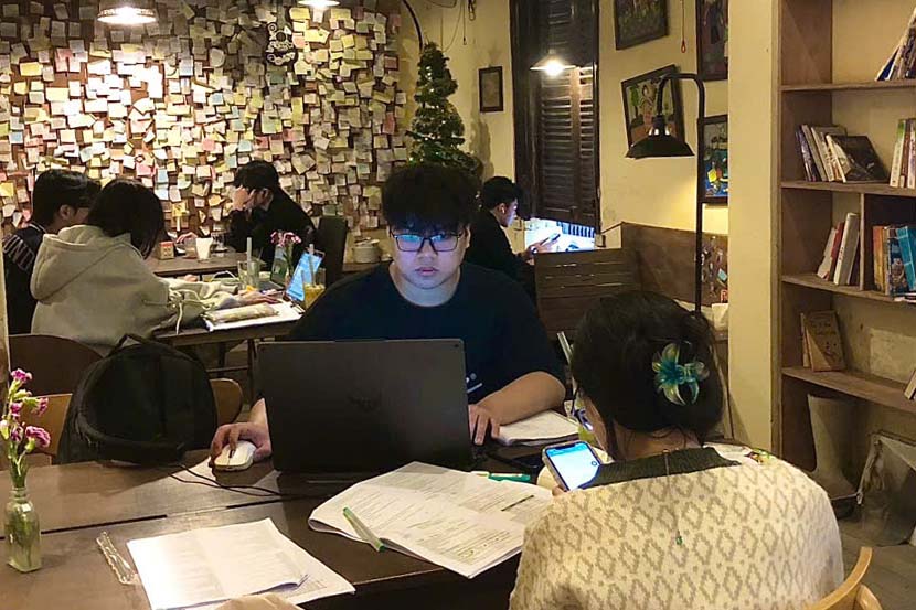 Customers are mainly young people and students who come to the cafe to work and study. Photo: Lan Huong