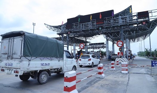 Dịp Tết, trạm thu phí BOT sẽ xả trạm nếu gặp ùn tắc. Ảnh minh họa: Xuyên Đông