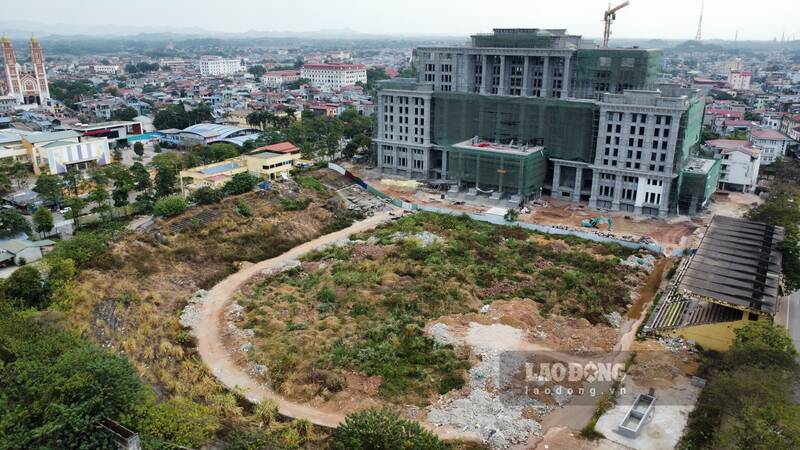 Sân vận động cũ tỉnh Thái Nguyên đã dừng hoạt động 3 năm nay. Ảnh: Lam Thanh