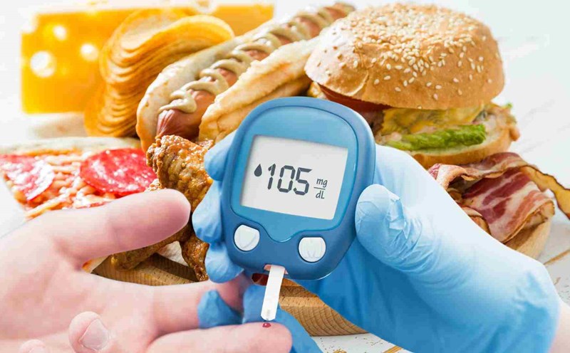 Foods containing cholesterol can affect blood sugar. Graphics: Ha May