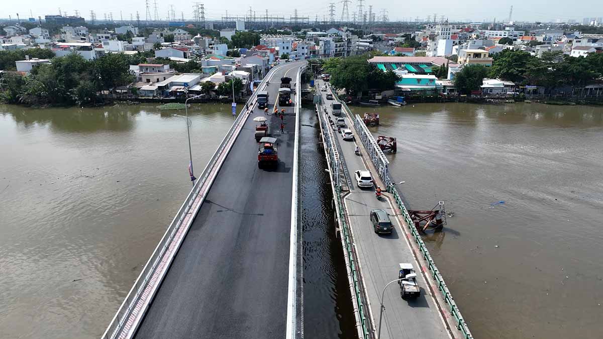 The vital bridge clears traffic congestion in the southern part of Ho Chi Minh City before its opening. Photo: Anh Tu