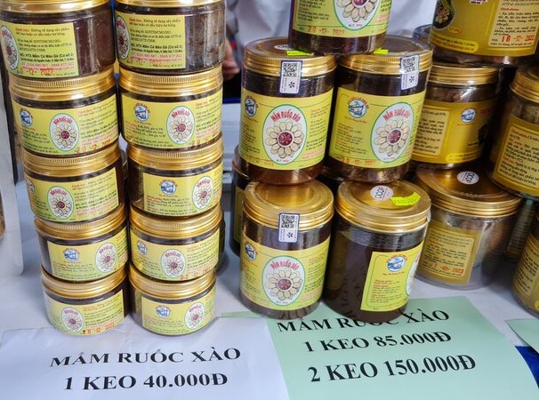 Mam ruoc duoc vao keo, co thuong hieu san sang phuc vu Tet. Anh: Nhat Ho
