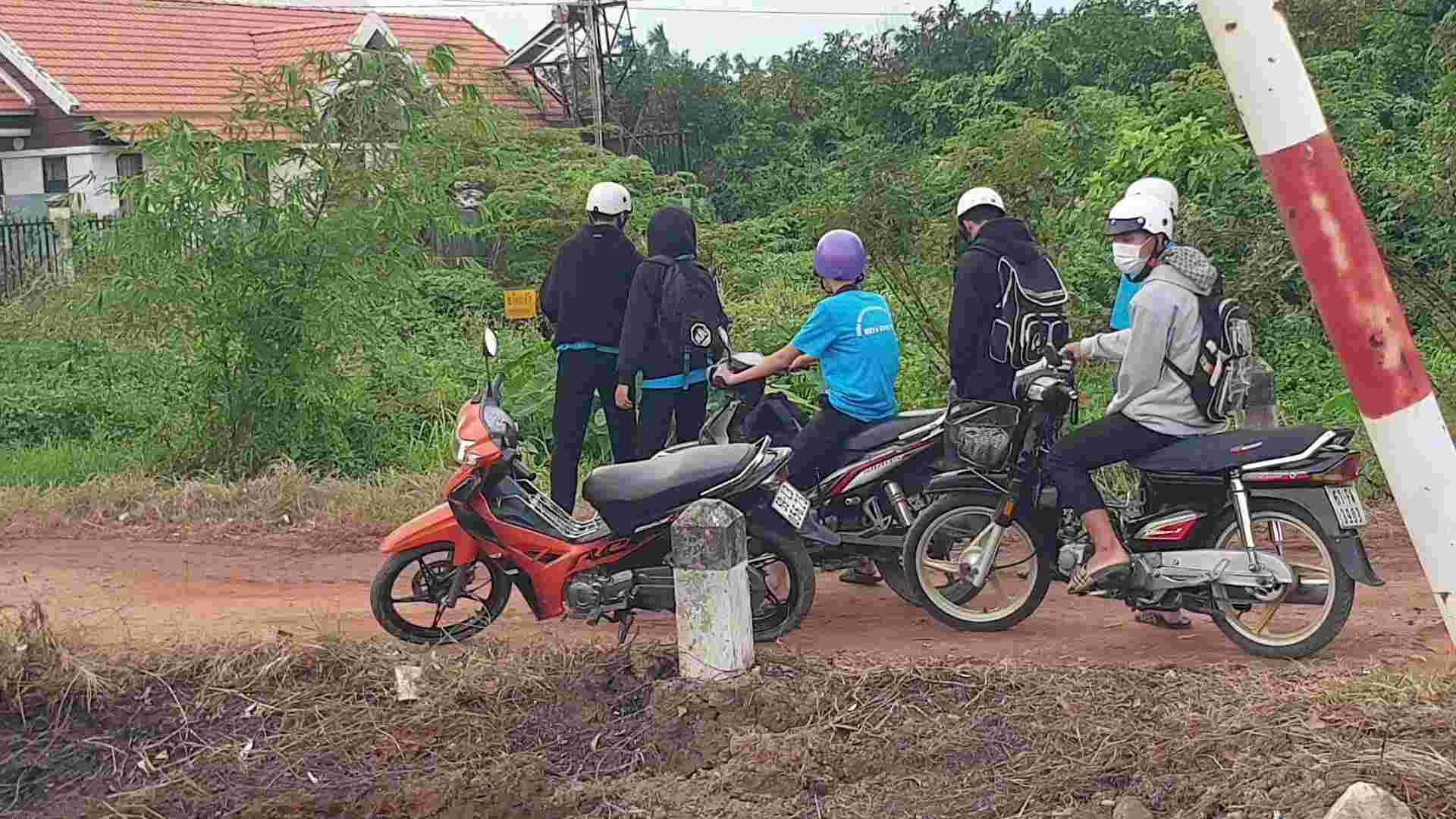 The scene after the firecracker explosion that left a student with a crushed hand. Photo: Duong Binh