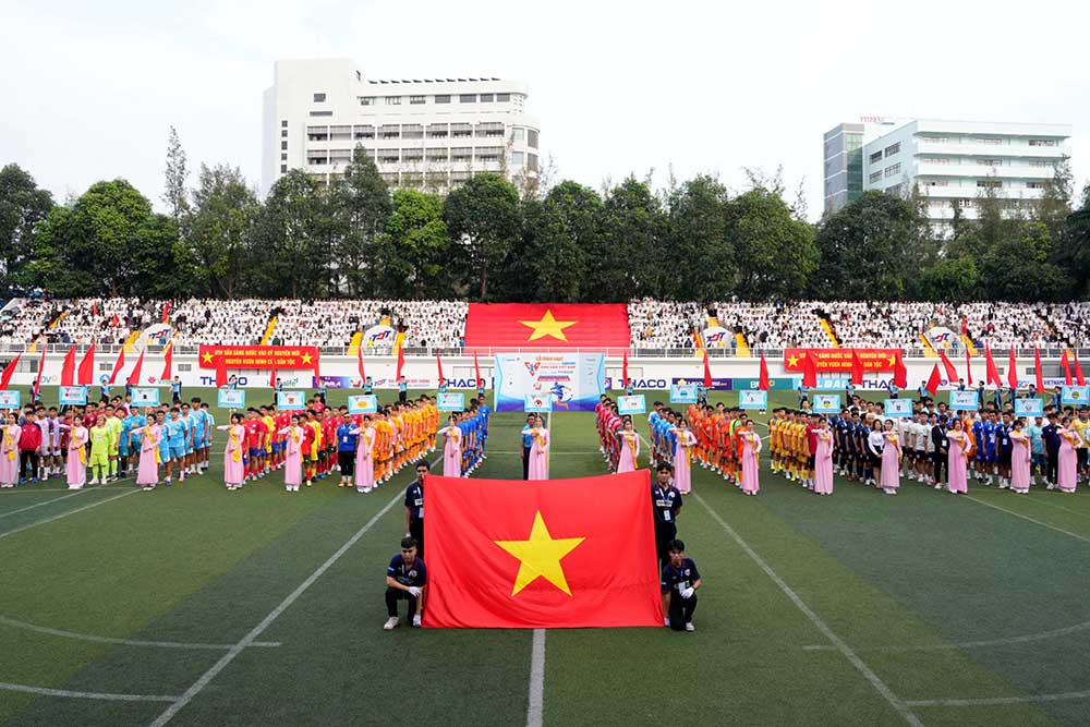 The qualifying round of the 2025 Vietnam Youth Student Football Tournament - THACO Cup opened at Ton Duc Thang University Stadium (District 7, Ho Chi Minh City). Photo: Doc Lap