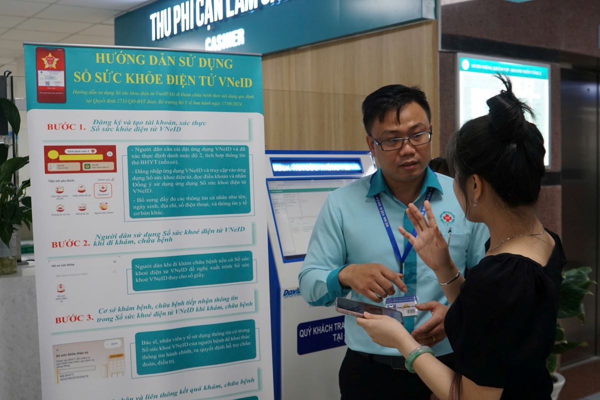 After integrating the Electronic Health Book, ordering medicine online on VNeID will be a big step forward, bringing benefits to the people. Photo: Thanh Chan
