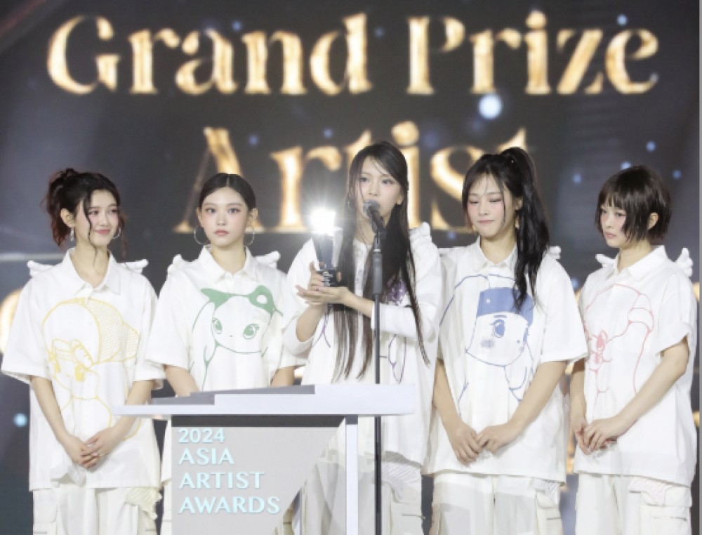 NewJeans wins new award. Photo: AllKpop.