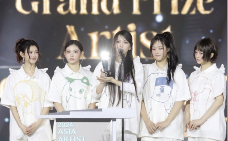 NewJeans wins new award. Photo: AllKpop.