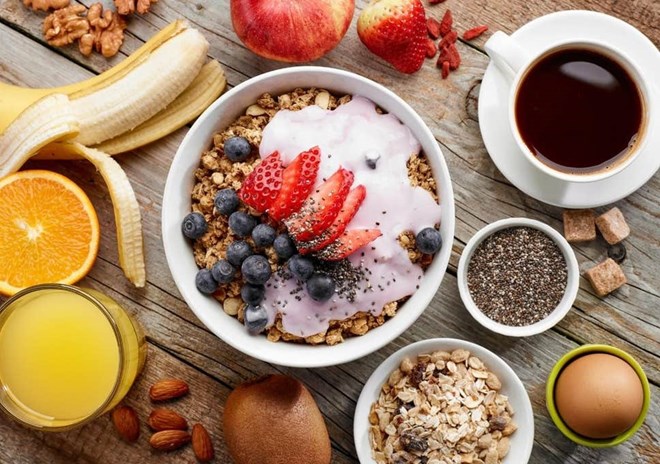 Evening snacks that don't raise blood sugar. Graphics: Mai Anh