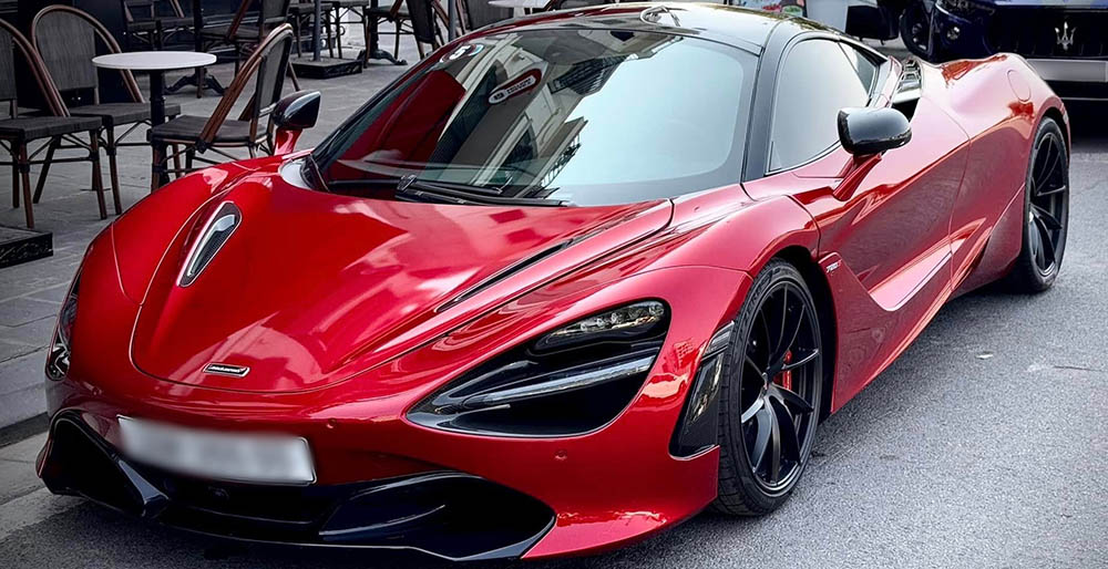 The McLaren 720S supercar that has attracted attention in Hanoi is being offered for sale for more than 8 billion VND. Photo: Vu Cong Tu