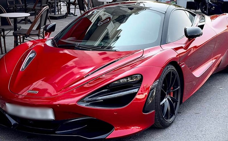 The McLaren 720S supercar that has attracted attention in Hanoi is being offered for sale for more than 8 billion VND. Photo: Vu Cong Tu