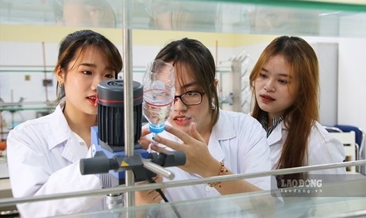 Học phí đào tạo bác sĩ cao gấp nhiều lần ngành khác. Ảnh: Phạm Đông