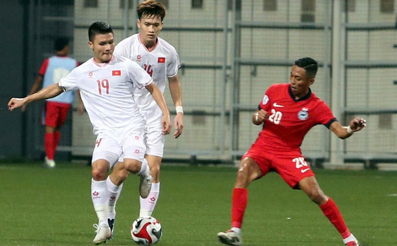 Vietnam team welcomes Singapore in the second leg of the ASEAN Cup 2024 semi-finals. Photo: An Nguyen