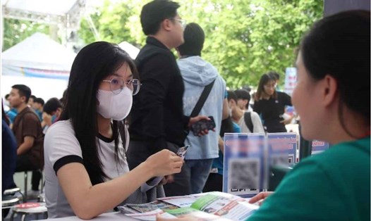 Chính sách thu hút, tạo nguồn cán bộ từ sinh viên tốt nghiệp xuất sắc, cán bộ khoa học trẻ mang lại nhiều hiệu quả trong thời gian qua. Ảnh minh họa: Hương Nha