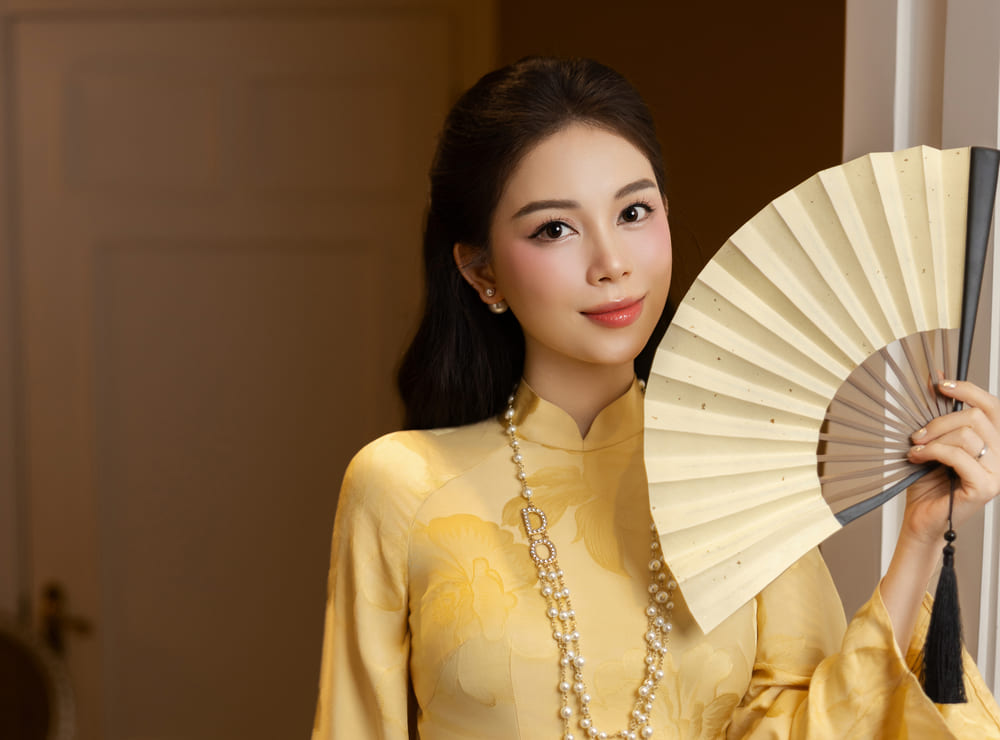 Linh Rin shows off her beauty in an ao dai to celebrate Tet. Photo: Interviewee