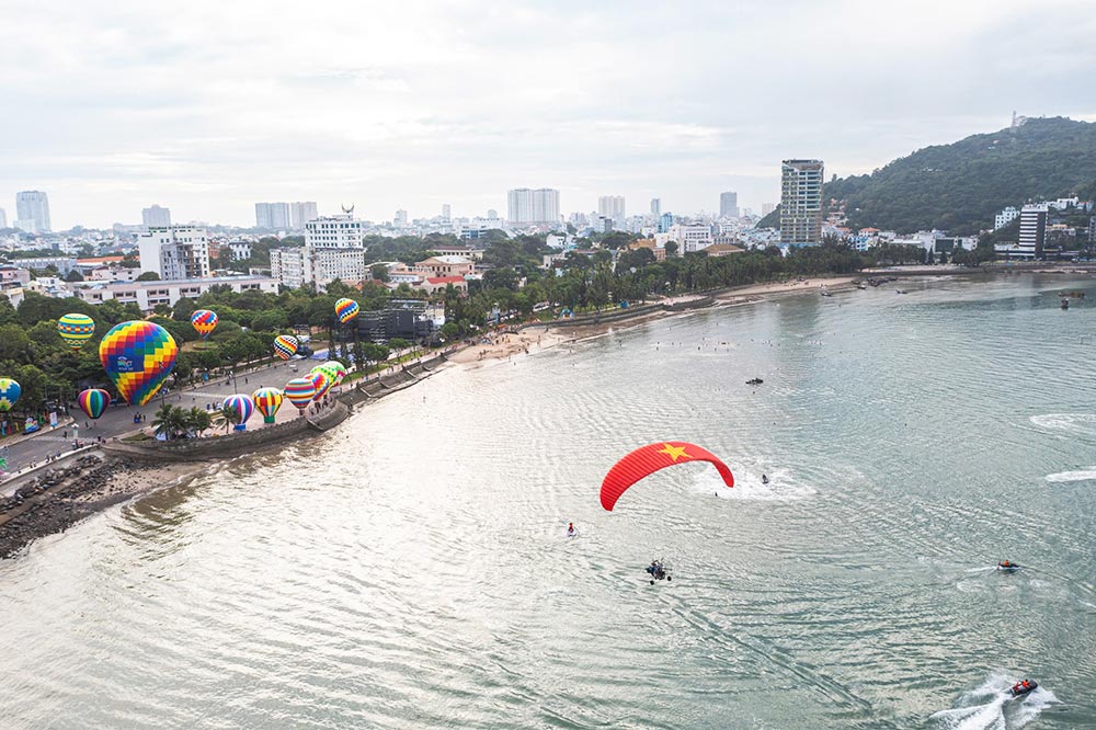 Xuyen suot su kien, khinh khi cau du kien bay 360 - 410 suat vao cac khung gio 6h - 9h va 16h30 - 18h moi ngay, trong dieu kien thoi tiet thuan loi.