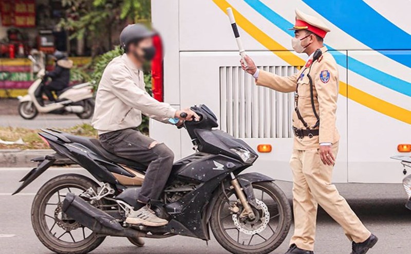 Running red lights and a series of violations with increased penalties. Illustration: To The
