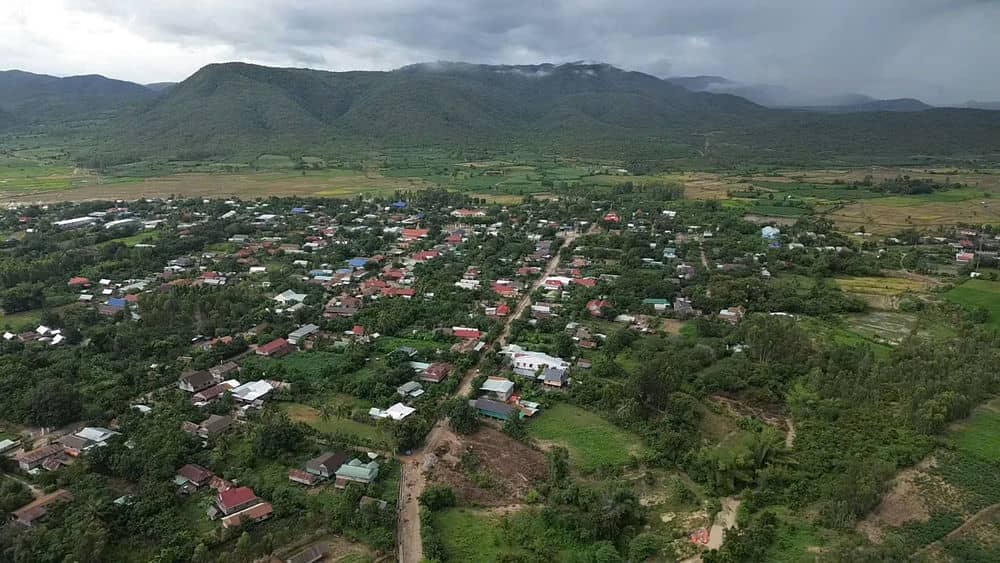 Some villages in Krong Pa district still have many temporary and dilapidated houses that need to be eliminated together. Photo: Thanh Tuan