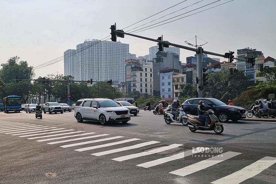 Trong thong bao thi diem to chuc lai giao thong, So GTVT Ha Noi de nghi chinh quyen dia phuong tang cuong kiem tra, xu ly cac truong hop vi pham ve trat tu an toan giao thong, trat tu do thi tren tuyen duong vua mo rong, nut giao…