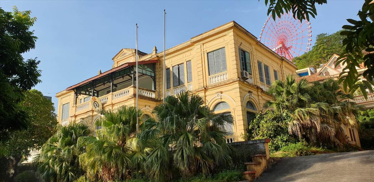 The headquarters of the Quang Ninh Provincial Federation of Labor is an architectural work built by the French. The building is over 120 years old but is still basically intact. Photo: Nguyen Hung