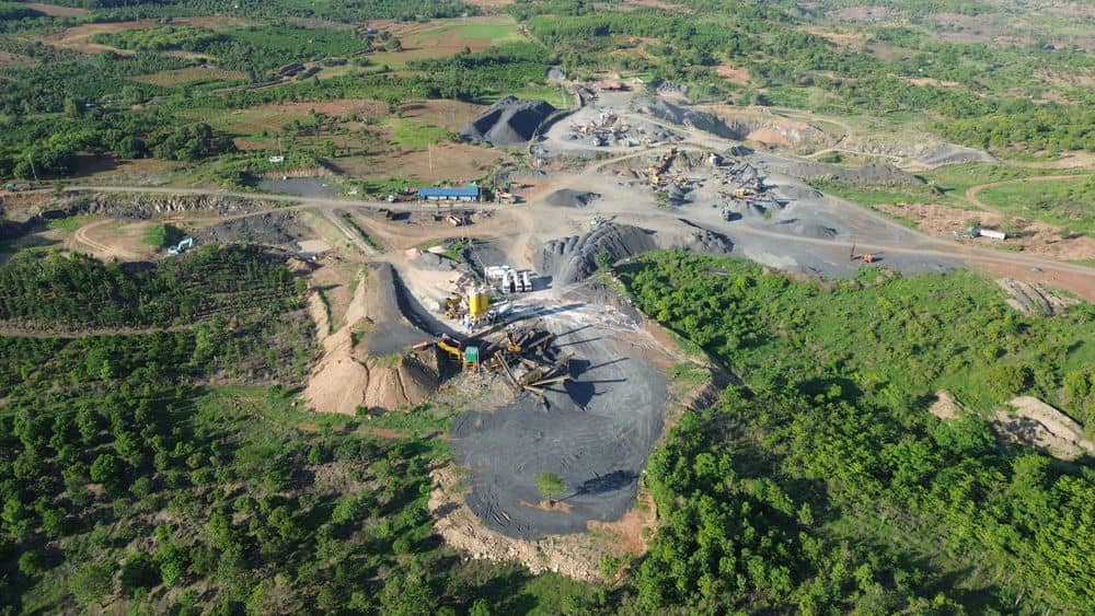Lack of rock reserves and rising material prices have caused the 553.3 billion VND reservoir project to be behind schedule and over budget. Photo: Thanh Tuan