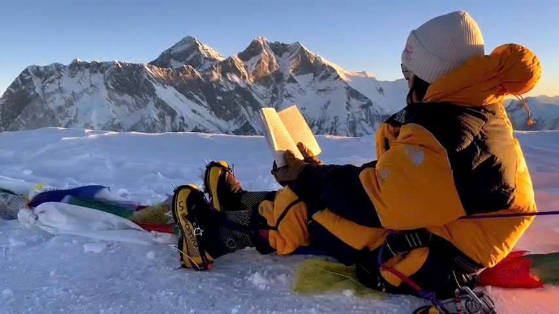 Thanh Binh nghi ngoi giua hanh trinh chinh phuc dinh Ama Dablam. Anh: NVCC