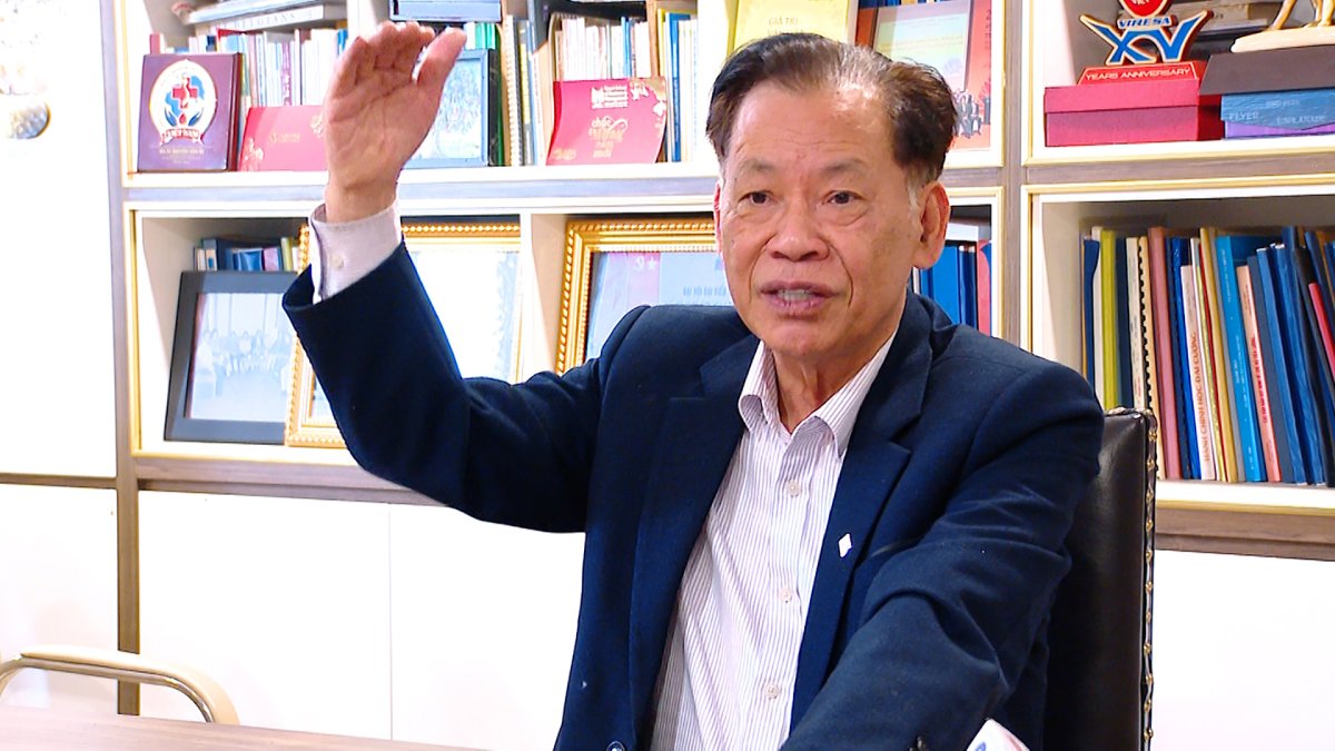 Dr. Thang Van Phuc - former Deputy Minister of Home Affairs said that there should be appropriate policies for officials and civil servants when streamlining the apparatus. Photo: Le Son
