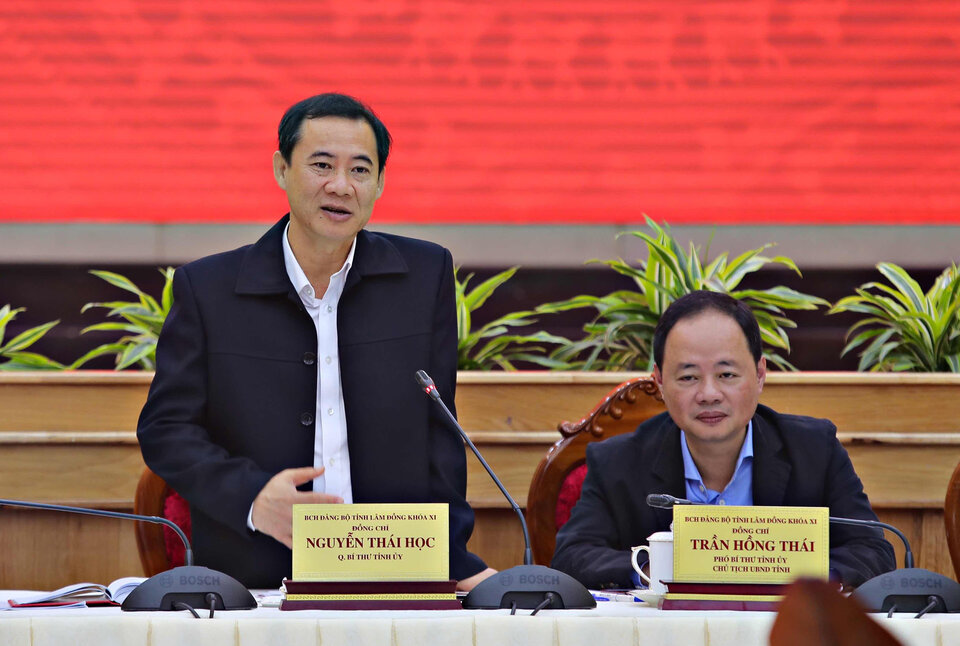 Mr. Nguyen Thai Hoc - Acting Secretary of Lam Dong Provincial Party Committee chaired the discussion to evaluate the implementation results of Resolution 18-NQ/TW. Photo: N.Thu