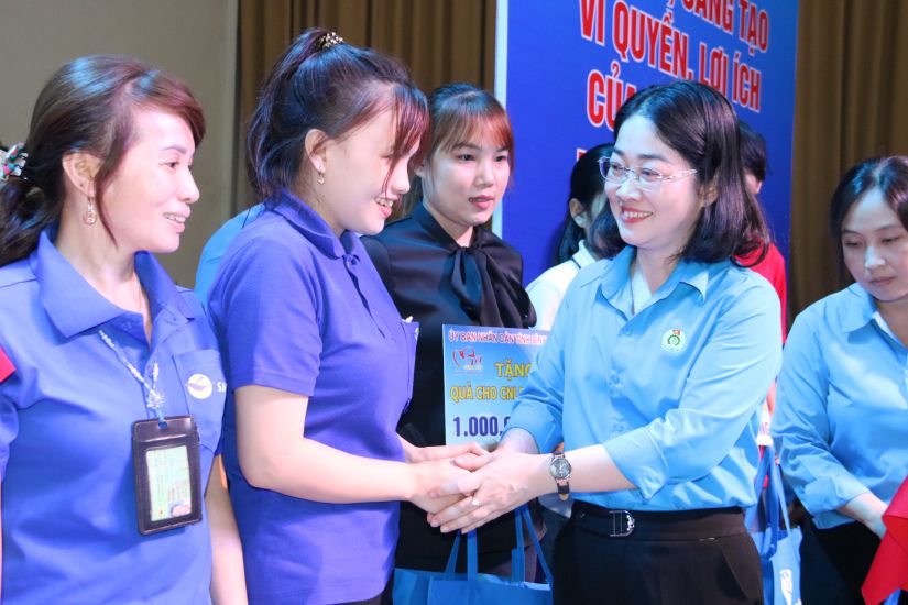 Binh Duong Provincial Federation of Labor strengthens care for union members, enhances the role of the trade union organization to develop union members. Photo: Dinh Trong