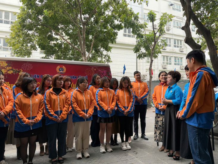 "Union Bus - Spring At Ty 2025" by Tay Ho District Labor Federation to Union members and workers in difficult circumstances. Photo: Grassroots Union