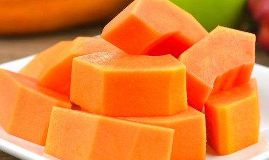 Bổ sung trái cây giàu chất xơ và ít calo vào chế độ ăn là một trong những cách hiệu quả để kiểm soát mỡ nội tạng và cải thiện sức khỏe toàn diện. Ảnh: Hải Linh.