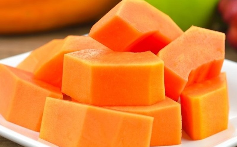 Adding fiber-rich, low-calorie fruits to your diet is one of the effective ways to control visceral fat and improve overall health. Photo: Hai Linh.