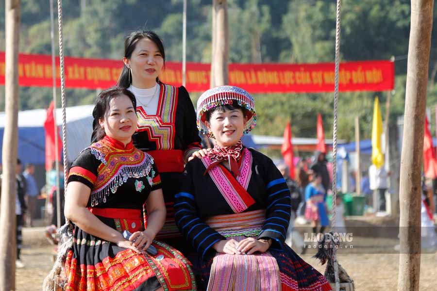 “Qua do, cung co khoi dai doan ket toan dan toc, gop phan bao ton va phat huy nhung gia tri van hoa truyen thong, xay dung mot nen van hoa Viet Nam tien tien, dam da ban sac dan toc. Tao khong khi vui tuoi de nguoi dan, du khach phan khoi don chao nam moi 2025” - ong Thang nhan manh.