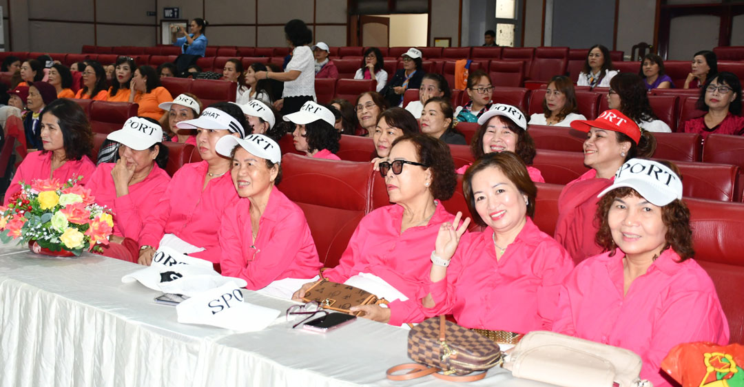 Teams participating in the Gameshow “Talent Club” of Binh Dinh Labor Culture House. Photo: Xuan Nhan.