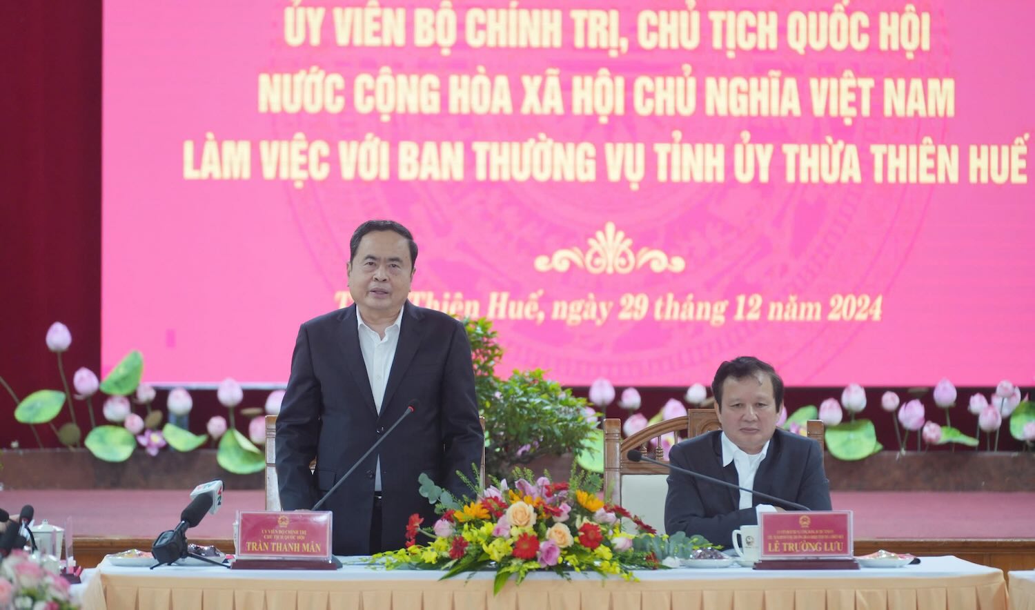 National Assembly Chairman Tran Thanh Man speaks at a working session with the Standing Committee of Thua Thien Hue Provincial Party Committee. Photo: Ngoc Minh.