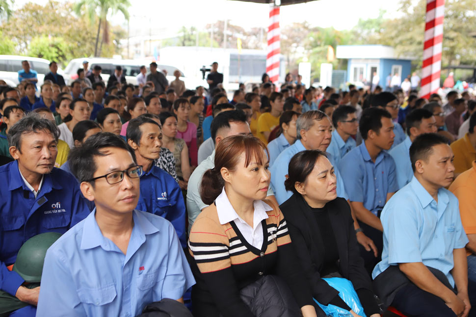 Workers in Binh Dinh have their spiritual and material lives improved through the company's Tet care activities. Photo: Phuong Thao