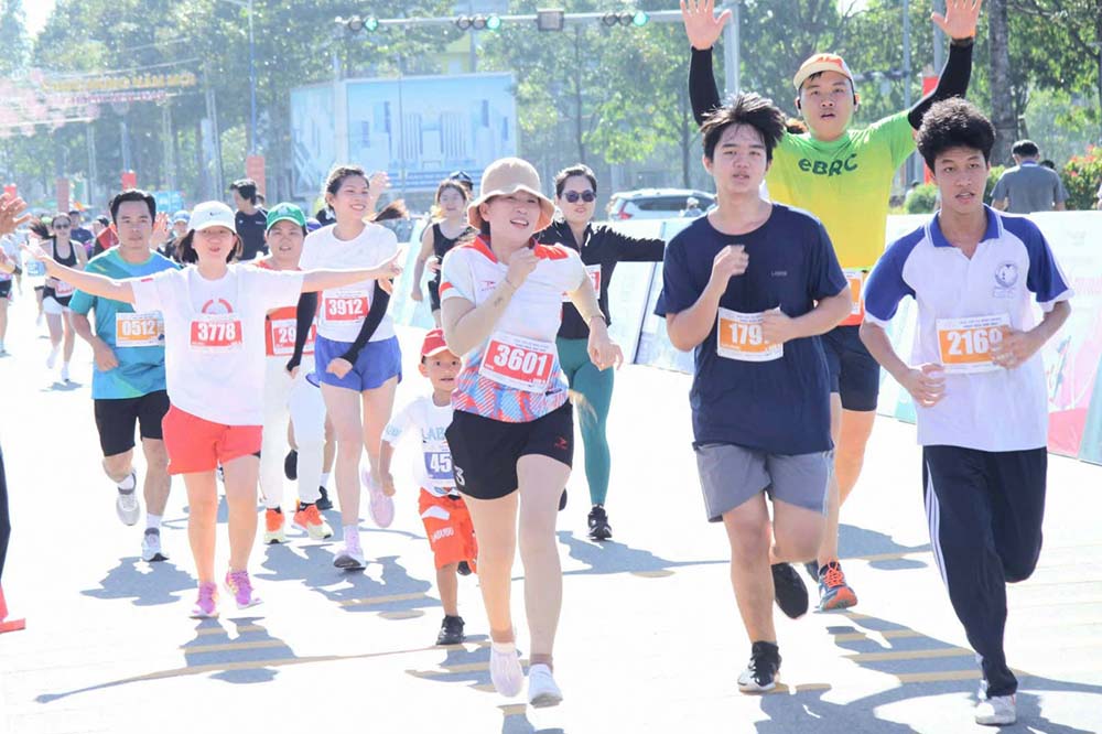 Athletes participating in the amateur running event at the tournament. Photo: Binh Duong Department of Culture, Sports and Tourism