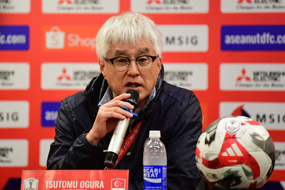 Coach Tsutomu Ogura of the Singapore team attends a press conference after the second leg of the ASEAN Cup 2024 semi-final. Photo: Minh Dan