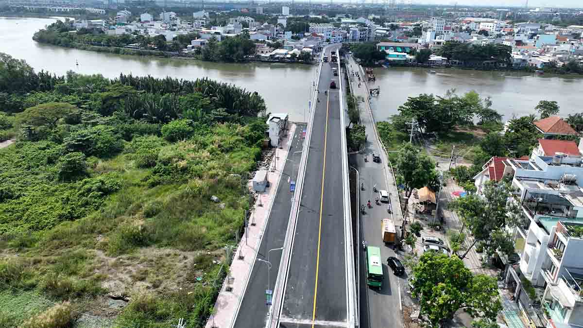 Cau Phuoc Long duoc ki vong se giam tai ap luc giao thong cho cau Phu Xuan 2 tren duong Huynh Tan Phat va gop phan cai thien ha tang giao thong khu Nam TPHCM. Anh: Anh Tu