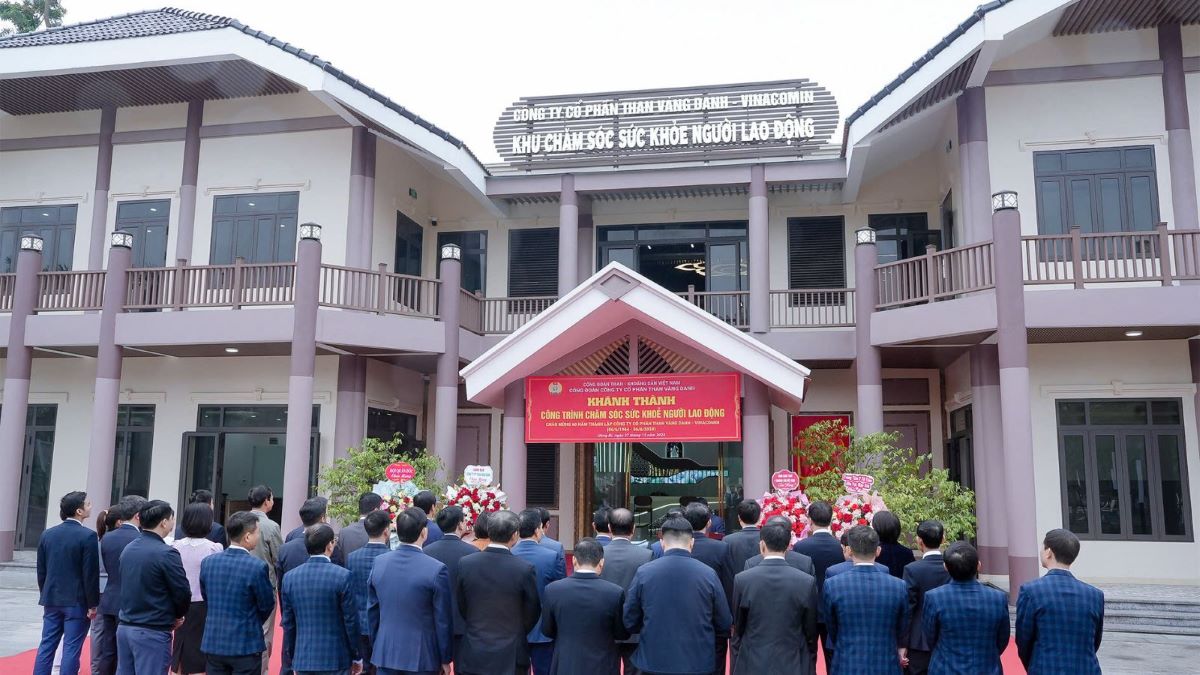 Miners of Mao Khe Coal Joint Stock Company will for the first time be able to use sauna and physical therapy services right at the company. Photo: TKV