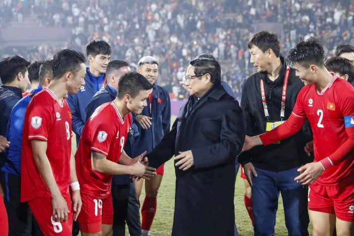 Prime Minister Pham Minh Chinh congratulated the Vietnamese team after winning a ticket to the final of the ASEAN Cup 2024. Photo: VGP/Nhat Bac