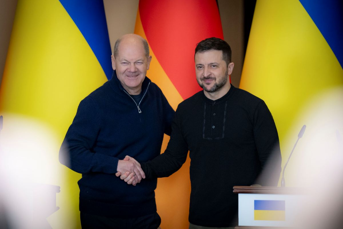 Tong thong Ukraina Volodymyr Zelensky (phai) don Thu tuong Duc Olaf Scholz tai Kiev, ngay 2.12.2024. Anh: X/Volodymyr Zelensky