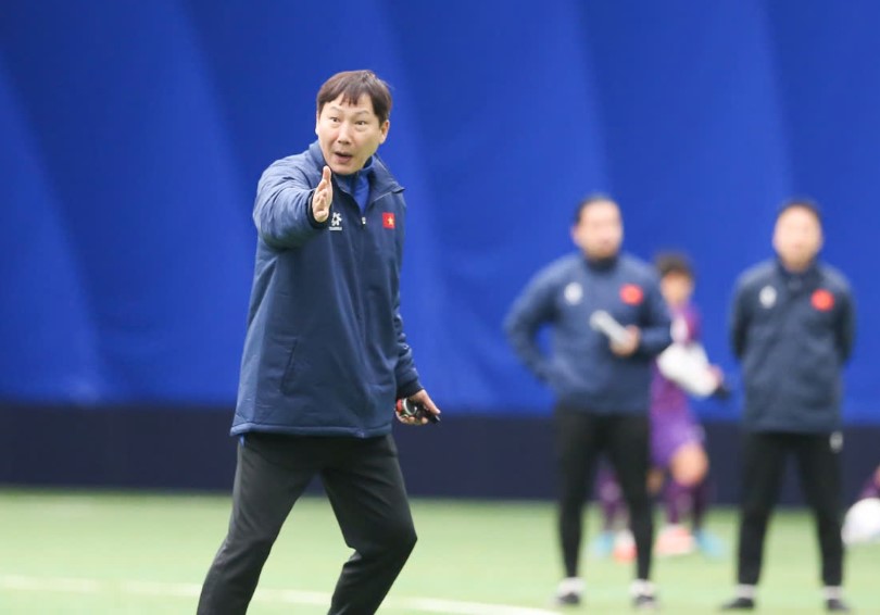 Coach Kim Sang-sik gradually creates stability for the Vietnamese team before the AFF Cup 2024. Photo: VFF