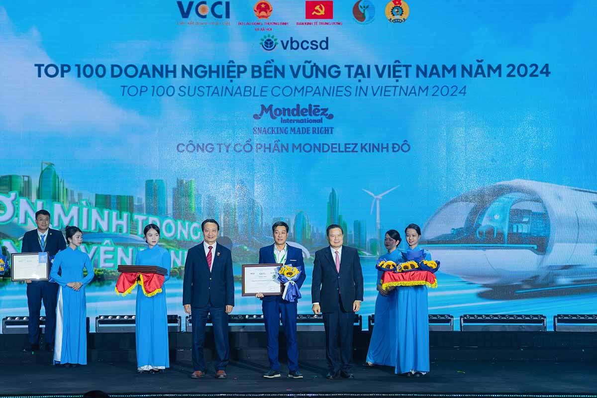 Mondelez Kinh Do Vietnam Company is honored to receive the title of "Top 100 Sustainable Development Enterprises in 2024" for the third time. Photo: Provided by Mondelez Kinh Do Vietnam Company.