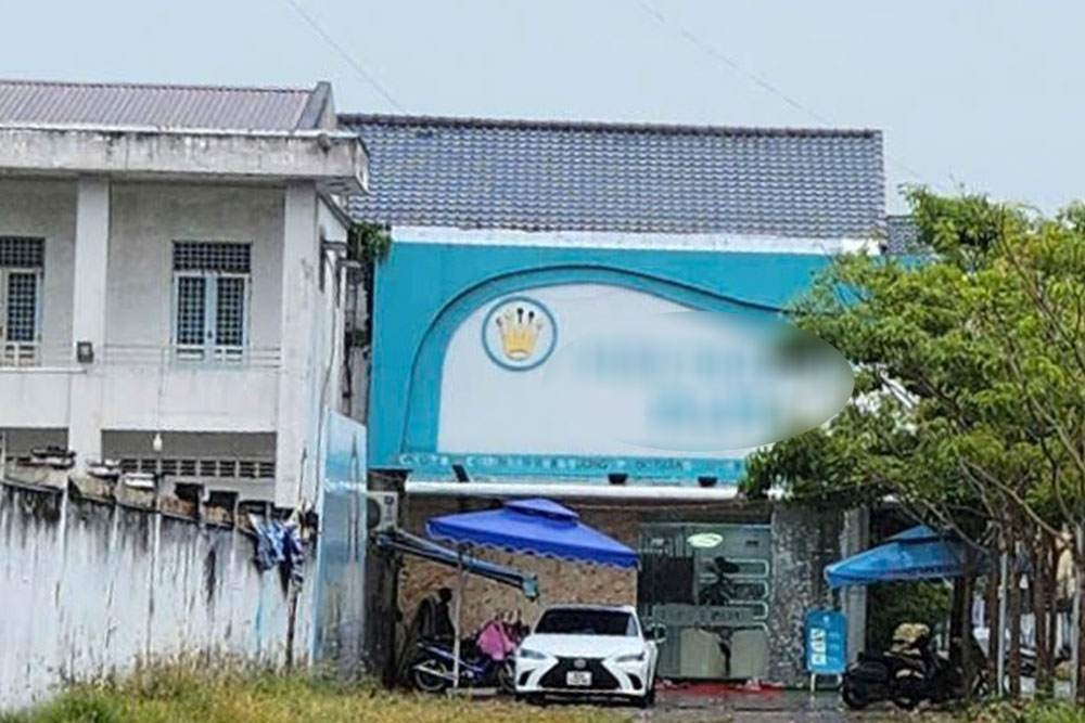 A beauty salon in Soc Trang - where people reported performing rhinoplasty surgery without a license. Photo: Provided by readers