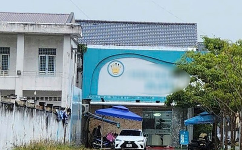 A beauty salon in Soc Trang - where people reported performing rhinoplasty surgery without a license. Photo: Provided by readers