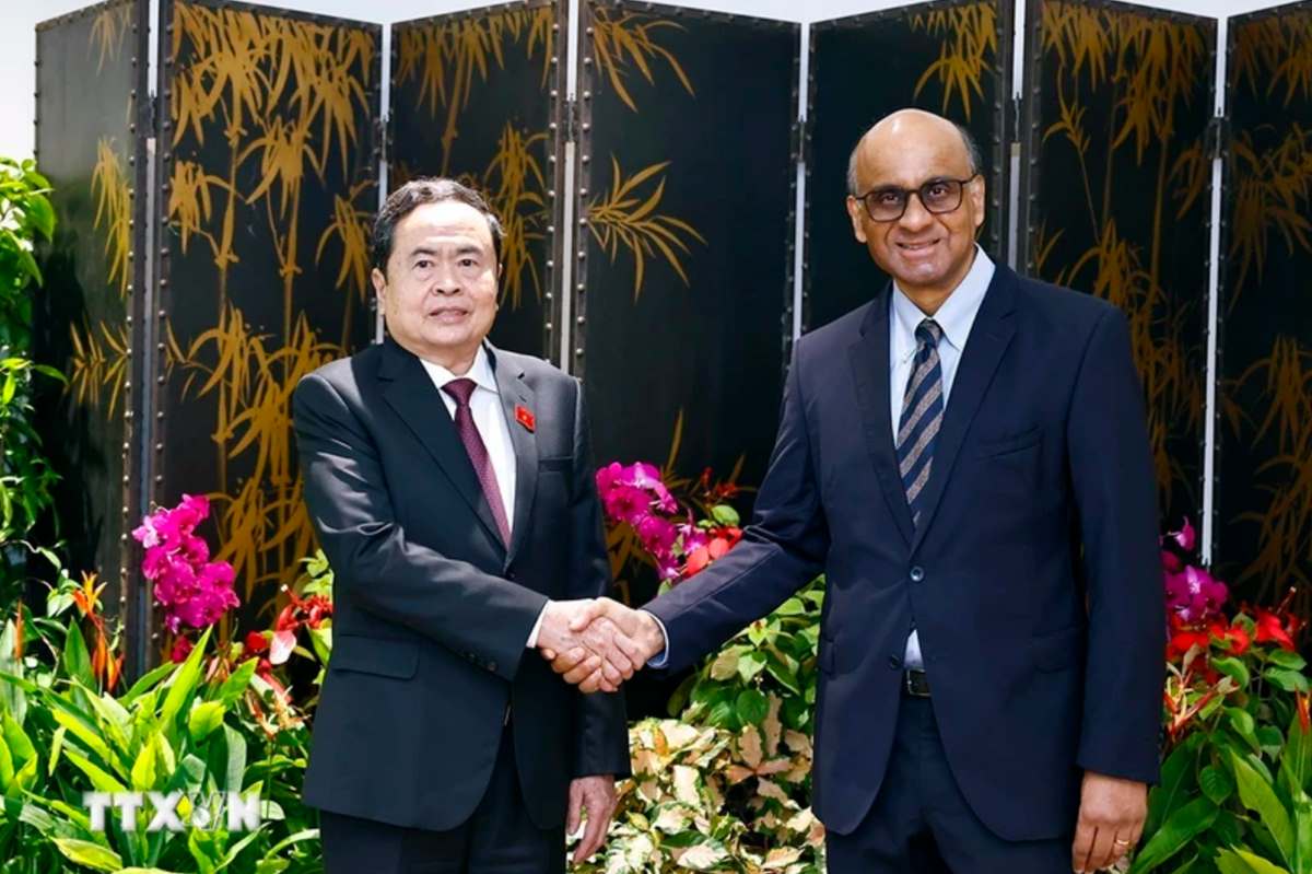 National Assembly Chairman Tran Thanh Man and Singaporean President Tharman Shanmugaratnam. Photo: VNA