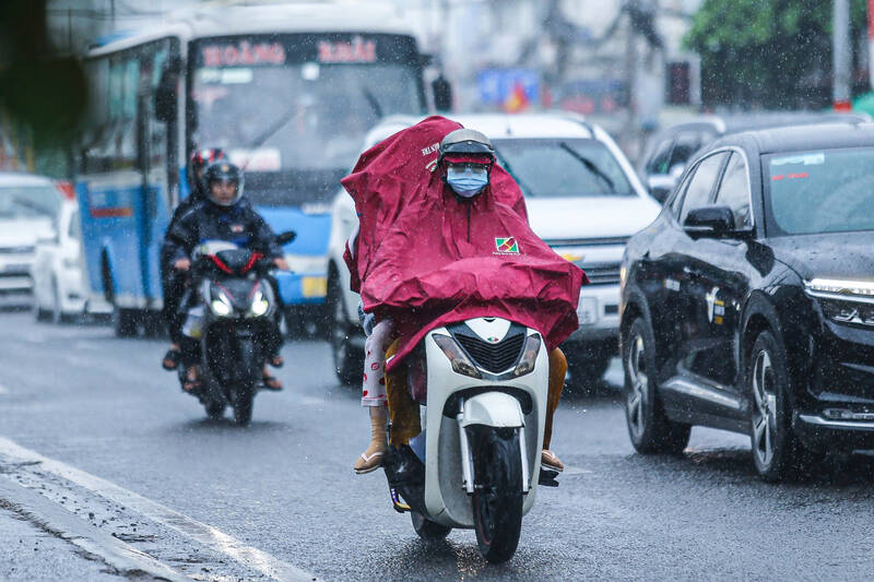 Unseasonal rains continue to occur in the Southern region. Illustration photo: Thanh Vu