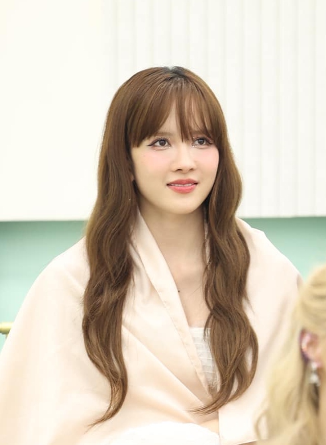 Thieu Bao Tram gay chu y vi doi tu hon chuyen mon o “Chi dep dap gio“. Anh: Nha san xuat