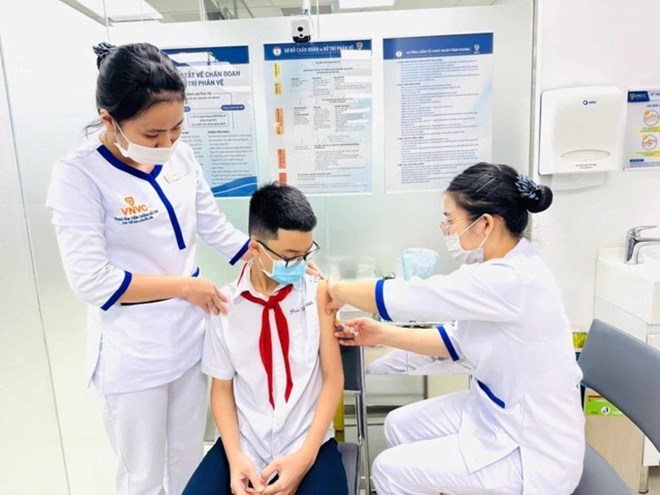 With the increasing number of dengue fever cases in Ho Chi Minh City, active immunization with vaccines is a measure to help prevent the risk of disease, reduce the risk of hospitalization and severe illness. Photo: VNVC Company