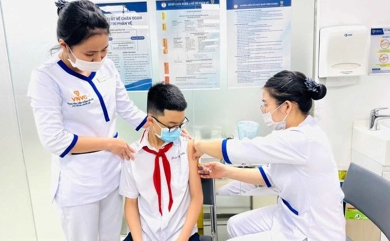 With the increasing number of dengue fever cases in Ho Chi Minh City, active immunization with vaccines is a measure to help prevent the risk of disease, reduce the risk of hospitalization and severe illness. Photo: VNVC Company